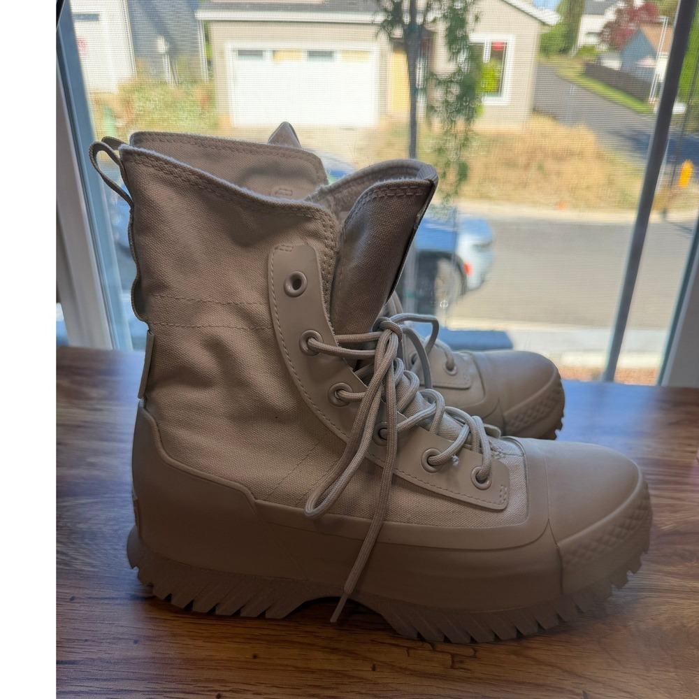 Converse Chuck Taylor All Star Lugged 2.0 Winter Boots Waterproof Beige Tan Sz 8